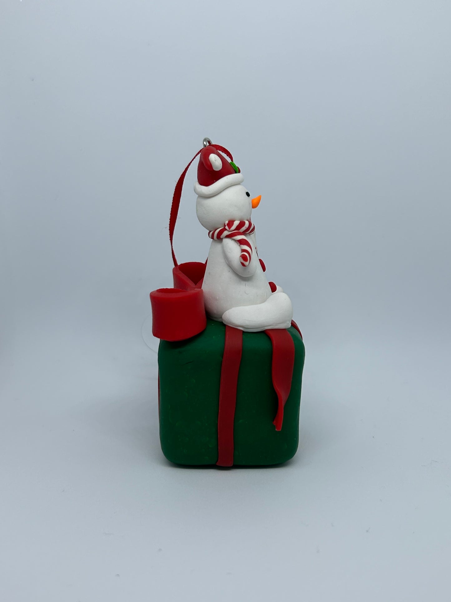 Kersthanger Christmas Paradise - Cadeau sneeuwpop
