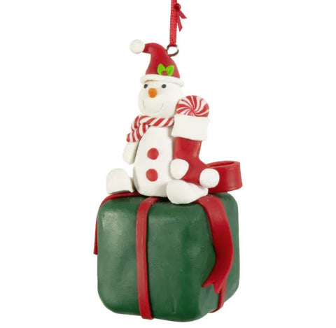 Kersthanger Christmas Paradise - Cadeau sneeuwpop