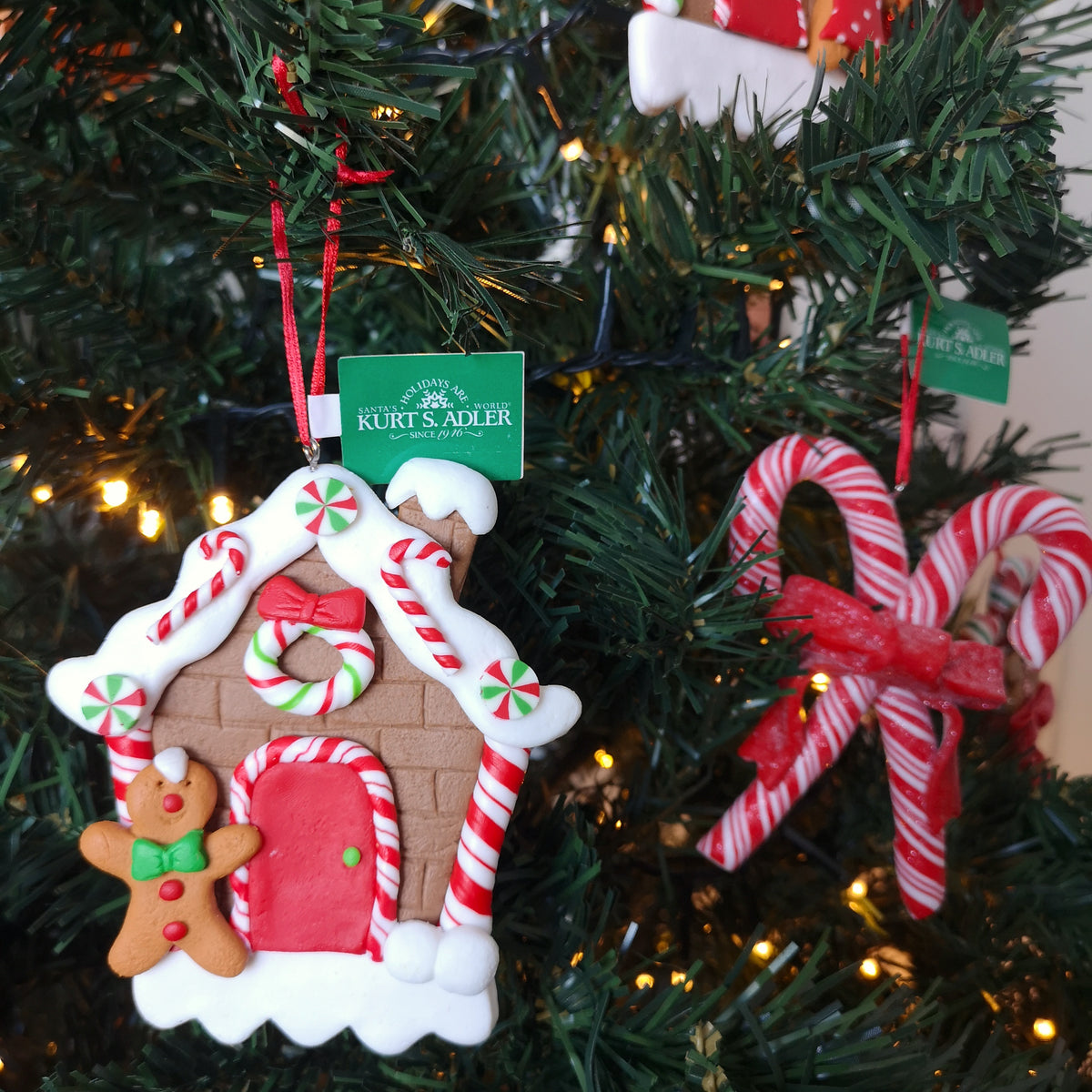 Kurt S. Adler kersthanger - Gingerbread huisje met snoepjes