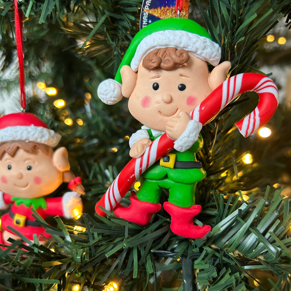 Kersthanger Christmas Paradise - Kleine elf jongetje zuurstok