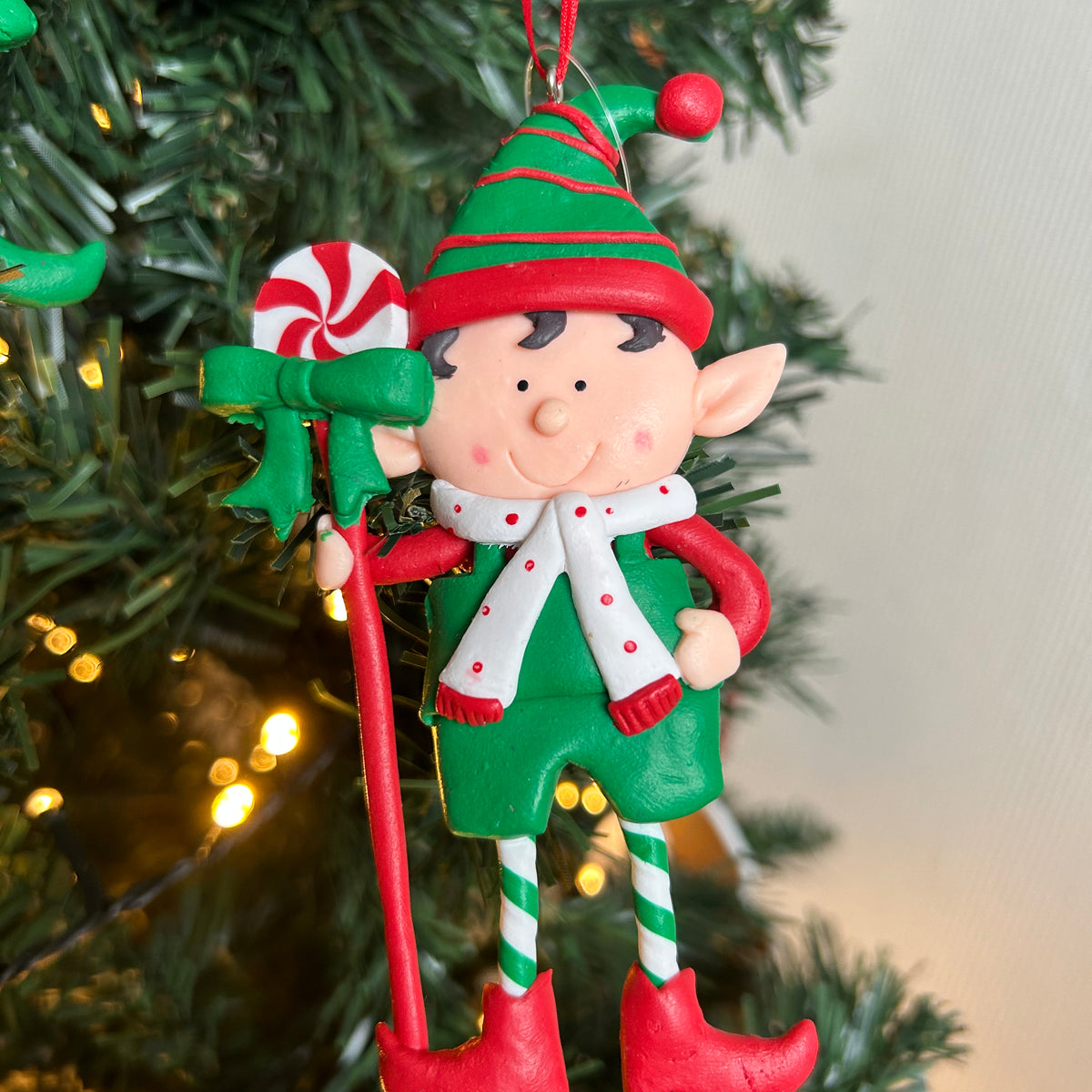 Kersthanger Christmas Paradise - Grote elf jongetje snoepscepter