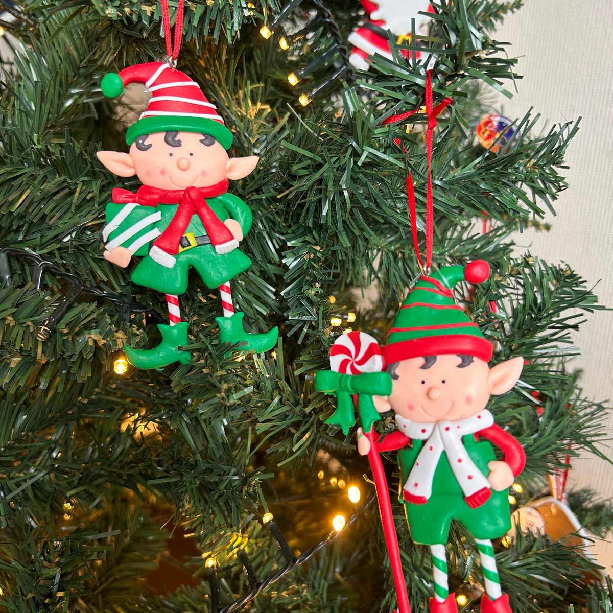 Kersthanger Christmas Paradise - Grote elf jongetje snoepscepter